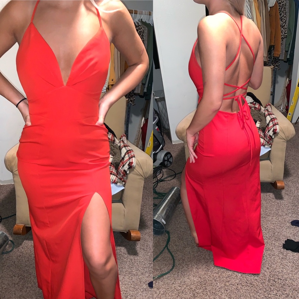 beautiful red prom dress!!